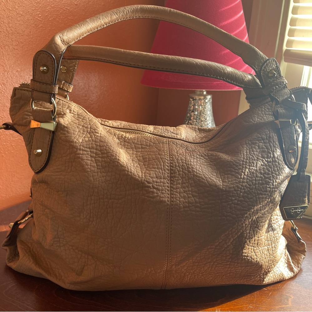 Jessica simpson handbag large, worn couple time , excellent condition.